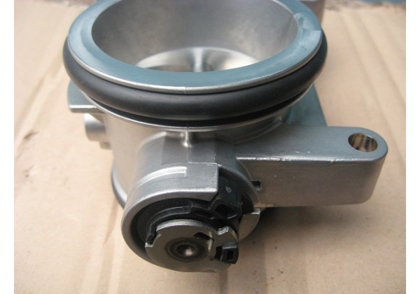 дроссельна заслінка Renault Kangoo, Laguna II, Megane, II, Scenic, II, Duster, Clio II, Logan, Sandero, Trafic II 1.6, 1.8, 2.0, 8200063652, 8200123061